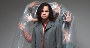 Dul Jaelani Refleksikan Bahaya Cinta dan Ilusi Dunia Lewat Single “Tipu Muslihat Dunia” Dul Jaelani Refleksikan Bahaya Cinta dan Ilusi Dunia Lewat Single “Tipu Muslihat Dunia”