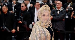 Syahrini mendapatkan penghargaan UNESCO - sumber foto Instagram princessyahrini