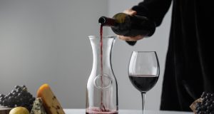 Ilustrasi Ngerti Wine Gak Cuma dari Rasa: Jadi Wine Master, Profesi Seksi yang Gak Banyak Tahu, Foto: Freepik