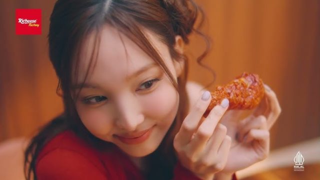 Kolaborasi TWICE Richeese Factory - sumber foto Youtube