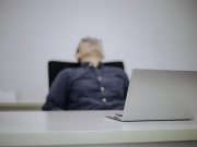 Millennials di Titik Lelah: Burnout Menyerang di Semua Usia, Tapi Generasi Ini Paling Terdampak ilustrasi generasi Millenial Burnout akibat perkerjaan - sumber foto Istock