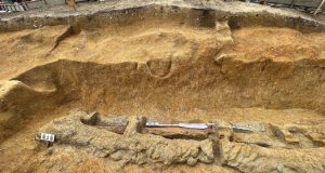 Penemuan Pedang Raksasa dan Cermin Perisai di Jepang Buka Misteri Zaman Kuno Pedang Raksasa terbuat dari besi ditemukan di jepang - sumber foto wikimedia.org