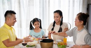 French Parenting: Rahasia Pola Asuh Santai Tapi Efektif yang Bikin Anak Tumbuh Mandiri Ilustrasi French Parenting: Rahasia Pola Asuh Santai Tapi Efektif yang Bikin Anak Tumbuh Mandiri, Foto: Freepik