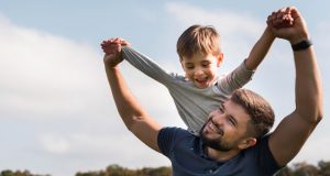 Friendly Father: Ketika Sosok Ayah Bertransformasi Jadi Sahabat Anak Zaman Now Ilustrasi Friendly Father: Ketika Sosok Ayah Bertransformasi Jadi Sahabat Anak Zaman Now, Foto: Freepik