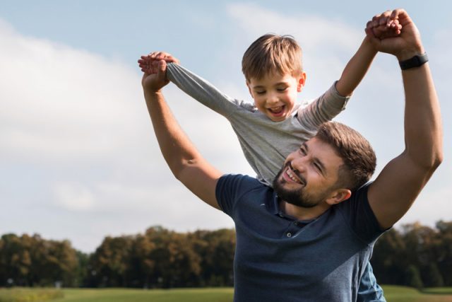 Ilustrasi Friendly Father: Ketika Sosok Ayah Bertransformasi Jadi Sahabat Anak Zaman Now, Foto: Freepik Ilustrasi Friendly Father: Ketika Sosok Ayah Bertransformasi Jadi Sahabat Anak Zaman Now, Foto: Freepik