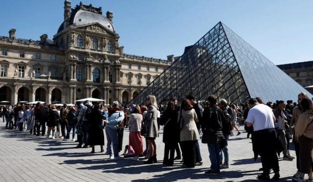 Museum Louvre Tutup Mendadak Gara-Gara Aksi Mogok Spontan