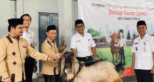 KAI Commuter Laksanakan TJSL, Salurkan Hewan Kurban untuk Masyarakat di Sekitar Jalur Rel KAI Commuter Laksanakan TJSL, Salurkan Hewan Kurban untuk Masyarakat di Sekitar Jalur Rel