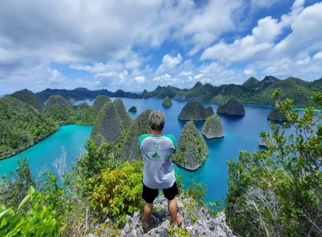 “Raja Ampat Aman Dikunjungi, Pemerintah Tegaskan Komitmen Jaga Keamanan dan Kenyamanan Wisatawan”