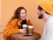 Susah Setia? Ini Alasan Zodiak Udara Doyan Flirting Meski Nggak Niat Jatuh Cinta Ilustrasi Susah Setia? Ini Alasan Zodiak Udara Doyan Flirting Meski Nggak Niat Jatuh Cinta. Foto: Freepik.