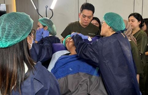 Daewoong Tingkatkan Kompetensi Profesional Medis Indonesia Lewat Pelatihan Toksin Botulinum di AMUSE 2025 Daewoong Tingkatkan Kompetensi Profesional Medis Indonesia Lewat Pelatihan Toksin Botulinum di AMUSE 2025