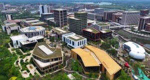 Markas R&D Huawei di Shanghai: Kota Mini AI Seluas 225 Lapangan Bola, Dihuni 24.000 Talenta Muda Cerdas