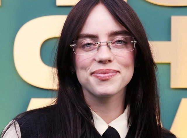 Billie Eilish Bocorkan Kolaborasi Bareng James Cameron di Tengah Konser Billie Eilish Bocorkan Kolaborasi Bareng James Cameron di Tengah Konser