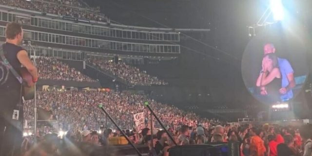 CEO Astronom Mengundurkan Diri Usai Video Intim di Konser Coldplay Viral CEO Astronom Mengundurkan Diri Usai Video Intim di Konser Coldplay Viral