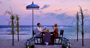 Romance in Paradise: Makan Malam Intim di Pantai Bali Bersama Amarterra Villas