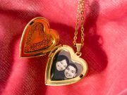 Rayi Putra Tunjukkan Sisi Romantis Lewat Lagu “Istriku”, Persembahan Manis untuk Sang Istri Tercinta Rayi Putra Tunjukkan Sisi Romantis Lewat Lagu "Istriku", Persembahan Manis untuk Sang Istri Tercinta