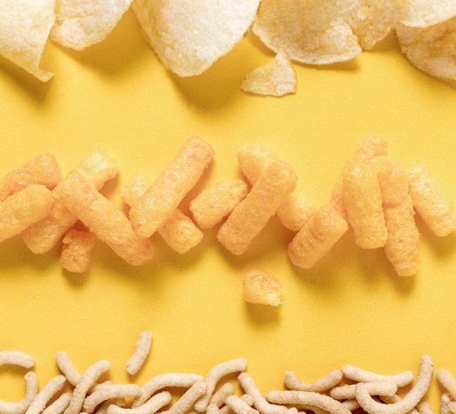 ilustrasi Cheetos Lays Doritos produksi Indonesia - sumber foto FREEPIk