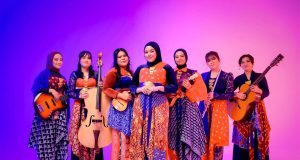 Keroncong Tujuh Putri mebawakan soundtrack Superman 2025 - sumber foto Instagram keroncongtujuhputri