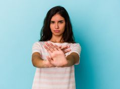 Berhenti Peduli, Mulai Bahagia: Ketika ‘Melepaskan’ Justru Jadi Bentuk Sayang pada Diri Sendiri Ilustrasi Berhenti Peduli, Mulai Bahagia: Ketika ‘Melepaskan’ Justru Jadi Bentuk Sayang pada Diri Sendiri - Foto: Freepik