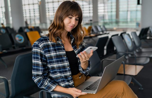 Jangan Asal Connect! Bahaya Tersembunyi di Wi-Fi Publik Bandara Jangan Asal Connect! Bahaya Tersembunyi di Wi-Fi Publik Bandara
