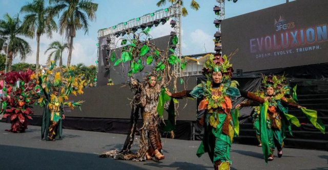 Jember Fashion Carnival 2025: “EVOLUXION” Gaungkan Kreativitas Lokal ke Dunia