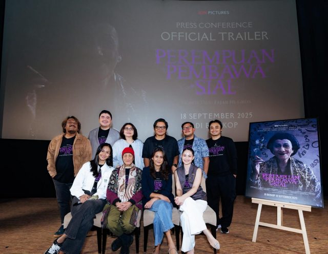 Trailer dan Poster Resmi Perempuan Pembawa Sial Dirilis, Angkat Mitos Kelam dari Bahu Laweyan Trailer dan Poster Resmi Perempuan Pembawa Sial Dirilis, Angkat Mitos Kelam dari Bahu Laweyan