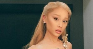 Ariana Grande Rilis Teaser Kriptik, Pertanda Musik Baru atau Proyek Rahasia di 2026?