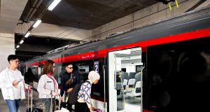 Rayakan HUT Ke-80 RI, KAI Commuter Tampilkan Livery Baru Commuter Line Basoetta