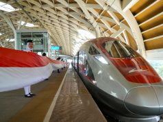 Meriahkan HUT RI, Bendera Merah Putih 208 Meter Berkibar Sepanjang Kereta Cepat Whoosh Meriahkan HUT RI, Bendera Merah Putih 208 Meter Berkibar Sepanjang Kereta Cepat Whoosh