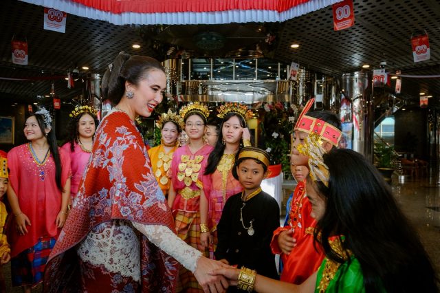 Upacara HUT ke-80 RI, Menteri Pariwisata Sematkan Tanda Kehormatan bagi Sejumlah Pegawai Kemenpar