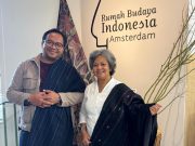GEF SGP Indonesia Donasikan Kain Tenun Kajang untuk Indonesia House Amsterdam GEF SGP Indonesia Donasikan Kain Tenun Kajang untuk Indonesia House Amsterdam