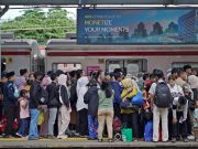 Commuter Line Jadi Transportasi Publik Favorit, Pengguna Naik 36 Persen Usai WFH Jakarta Commuter Line Jadi Transportasi Publik Favorit, Pengguna Naik 36 Persen Usai WFH Jakarta