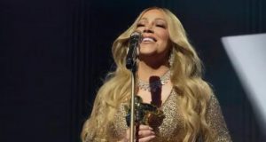 Momen Bersejarah! Mariah Carey Terima Penghargaan VMA Pertama Setelah Puluhan Tahun Karier Momen Bersejarah! Mariah Carey Terima VMA Pertama Setelah Puluhan Tahun Karier