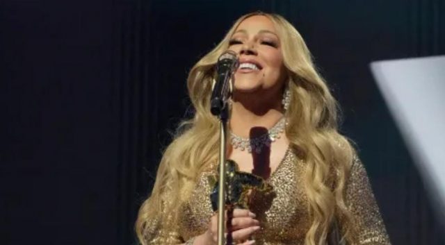 Momen Bersejarah! Mariah Carey Terima VMA Pertama Setelah Puluhan Tahun Karier Momen Bersejarah! Mariah Carey Terima VMA Pertama Setelah Puluhan Tahun Karier