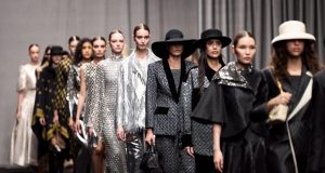 Buttonscarves Pertegas Visi Global di Dubai Fashion Week Buttonscarves Pertegas Visi Global di Dubai Fashion Week