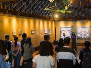 Voyage of Becoming, Pameran Solo Sakde Oka yang Menyulam Jiwa dan Semesta di ARTOTEL Sanur – Bali pameran seni Bali 2025 Sakde Oka di ARTOTEL Sanur Bali - sumber foto Istimewa