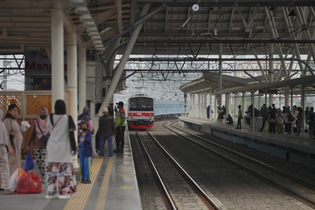 Pengguna Commuter Line Jabodetabek Diprediksi Meningkat, KAI Commuter Antisipasi Layanan Pada Rangkaian Peringatan HUT TNI Pengguna Commuter Line Jabodetabek Diprediksi Meningkat, KAI Commuter Antisipasi Layanan Pada Rangkaian Peringatan HUT TNI