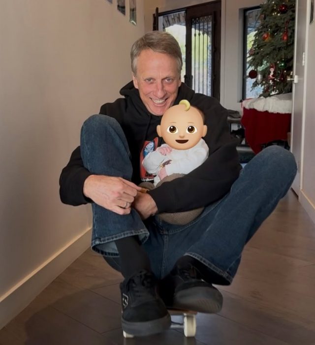 skateboarding Tony Hawk - sumber foto Instagram tonyhawk