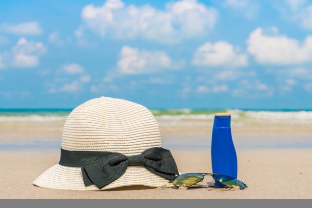 Masih Sering Bingung Bedain Sunblock dan Sunscreen? Ternyata ini Bedanya! Masih Sering Bingung Bedain Sunblock dan Sunscreen? Ternyata ini Bedanya!