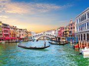 Kejeniusan Arsitektur Kuno yang Membuat Venesia Tetap Kokoh di Atas Air ilustrasi Rahasia Fondasi Venesia - sumber foto Istock