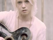 “Evergreen” – Lagu Cinta Abadi yang Lahir dari Kehilangan, Karya HYDE yang Tak Pernah Layu HYDE Evergreen di album Roentgen - sumber foto youtube