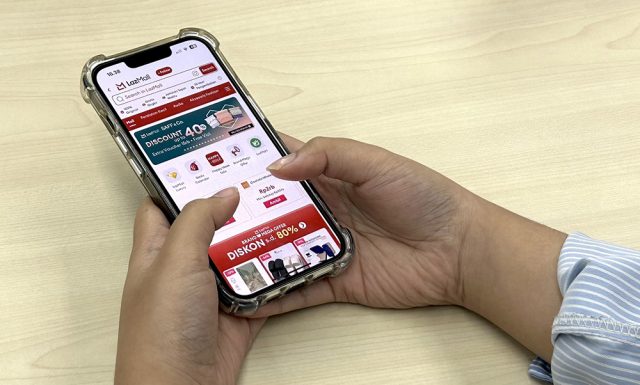ilustrasi belanja di eCommerce Indonesia - sumber foto Lazada ilustrasi belanja di eCommerce Indonesia - sumber foto Lazada