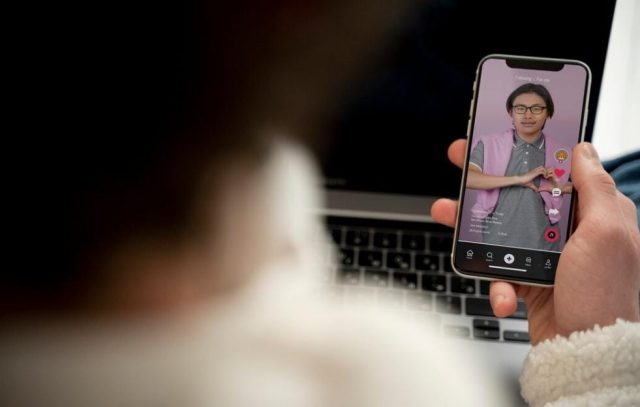 Kemkomdigi Hentikan Sementara TikTok, Ini Alasannya!