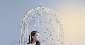 Aruma Hadirkan “Cendana”: Sebuah Lagu Tentang Aroma, Kenangan, dan Cinta yang Tak Usai Aruma Hadirkan “Cendana”: Sebuah Lagu Tentang Aroma, Kenangan, dan Cinta yang Tak Usai