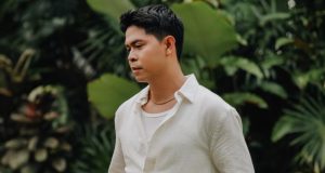 Ketika Cinta Tak Lagi Satu Arah: Cakra Khan Hadirkan Emosi Mendalam Lewat Video Music “Tak Sejalan” Ketika Cinta Tak Lagi Satu Arah: Cakra Khan Hadirkan Emosi Mendalam Lewat Video Music “Tak Sejalan”