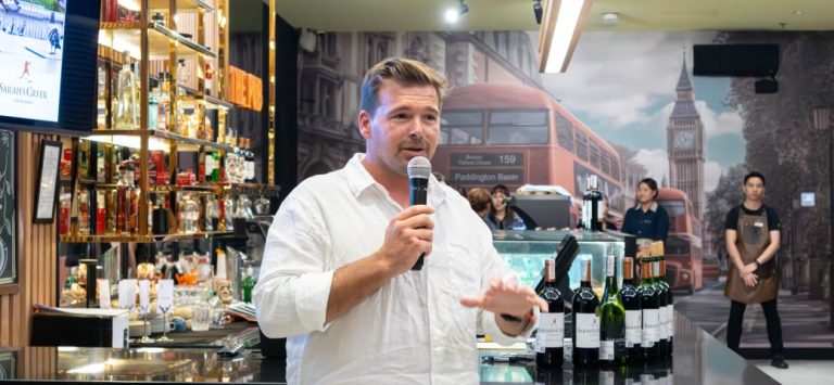 “Twilight Wine Tasting: Malam Penuh Cita Rasa di THE PUB, HARRIS Puri Mansion”