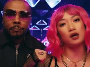 Timbaland Perkenalkan Musisi AI Pertamanya “Tata Tak Tumi” Lewat Video Musik “Glitch v Pulse” Timbaland Perkenalkan Musisi AI Pertamanya "Tata Tak Tumi" Lewat Video Musik "Glitch v Pulse"