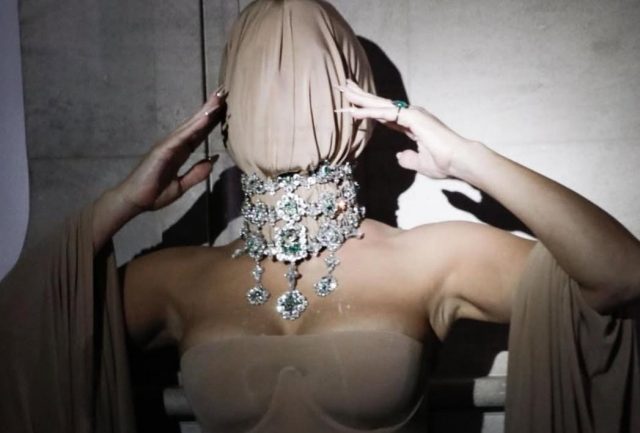 Kim Kardashian Tampil Tanpa Wajah di Academy Museum Gala 2025, Buktikan Eksperimen Fashion Tak Ada Batasnya Kim Kardashian Tampil Tanpa Wajah di Academy Museum Gala 2025, Buktikan Eksperimen Fashion Tak Ada Batasnya