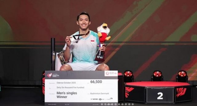 Kemenangan Spektakuler Jonathan Christie di Denmark Open 2025: Taklukkan Shi Yu Qi dalam Tiga Game!