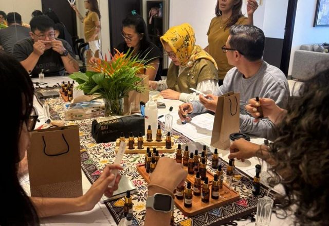 Somerset Berlian Jakarta dan LAWASAN Hadirkan Pengalaman Meracik Parfum Bertema Budaya Indonesia Somerset Berlian Jakarta dan LAWASAN Hadirkan Pengalaman Meracik Parfum Bertema Budaya Indonesia