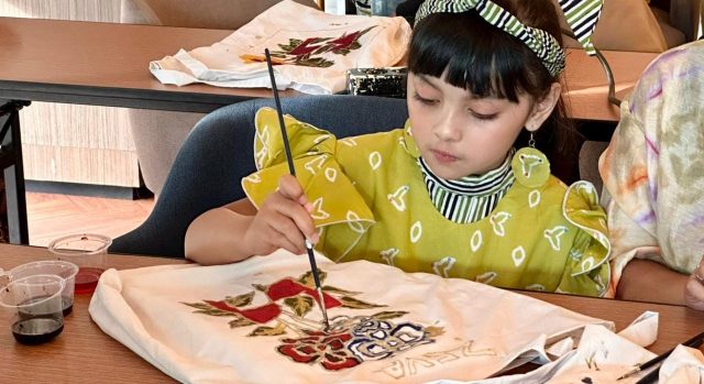 Menggali Kreativitas dan Kepedulian Lingkungan di Hari Batik Nasional bersama Swiss-Belinn Airport Surabaya Menggali Kreativitas dan Kepedulian Lingkungan di Hari Batik Nasional bersama Swiss-Belinn Airport Surabaya